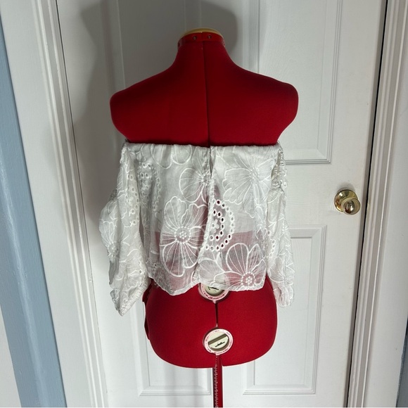 ➕Guess White Floral Off-Shoulder Top medium - Picture 2 of 8